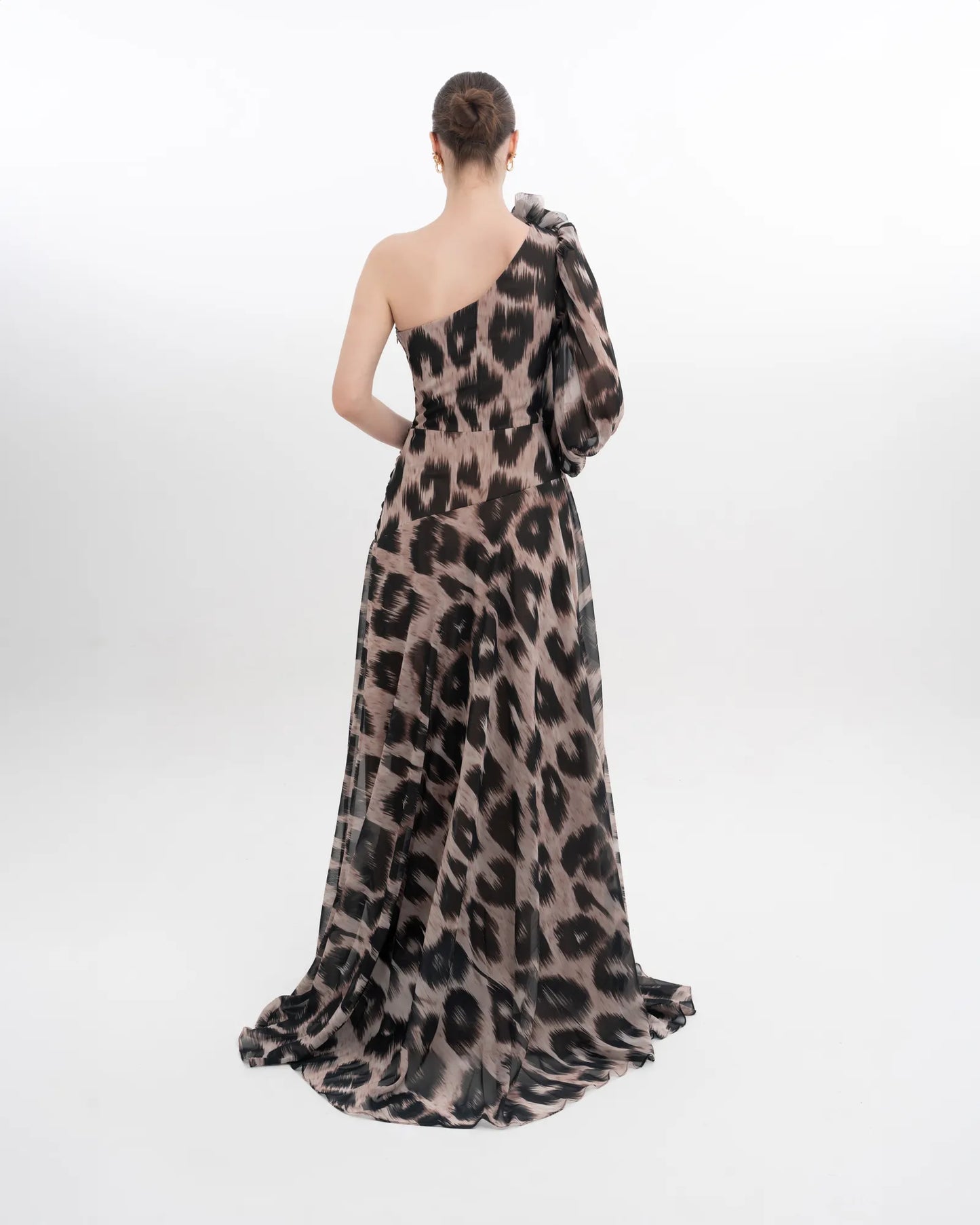 Vestido Largo de Un Hombro con Detalle Floral y Abertura