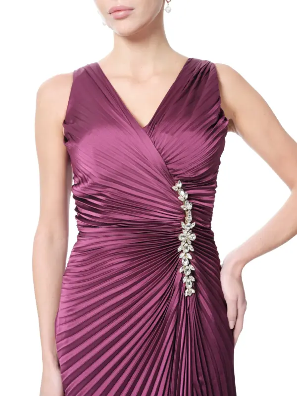 Evening dress pleated with crystal waist band