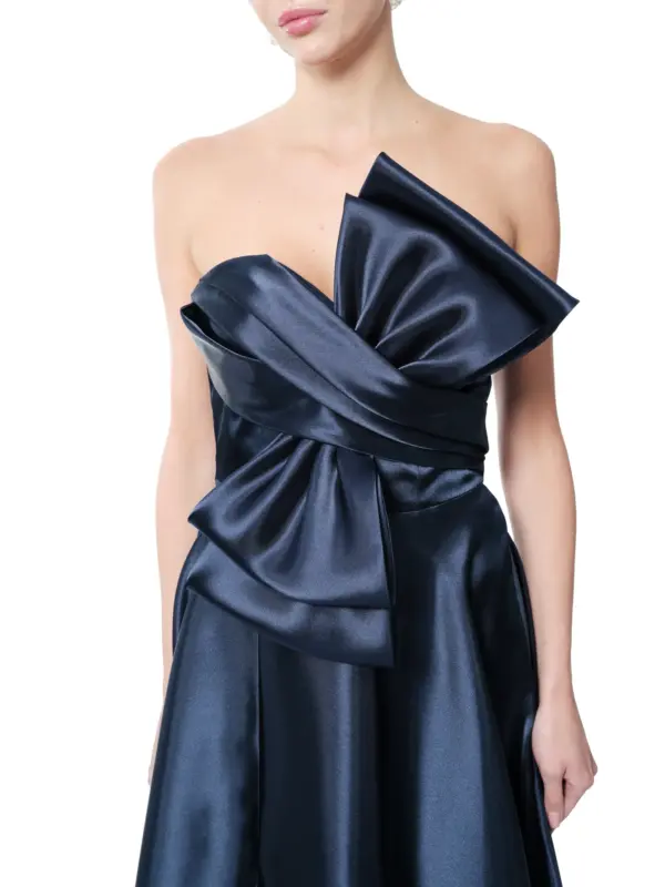 Evening gown strapless with bow and slit